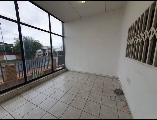 454M² WAREHOUSE TO LET IN CROWN